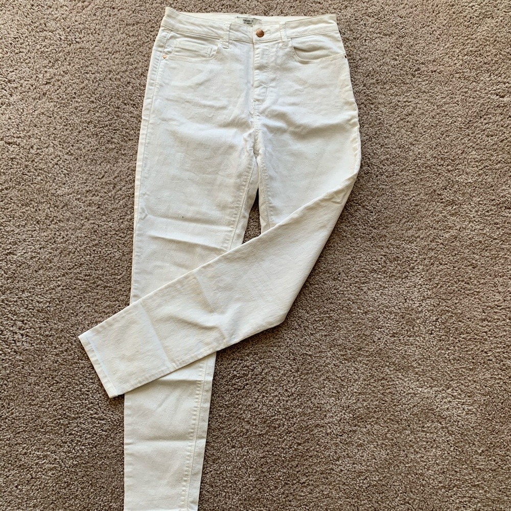 White skinny jeans